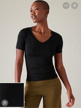 Athleta Renew vneck tee